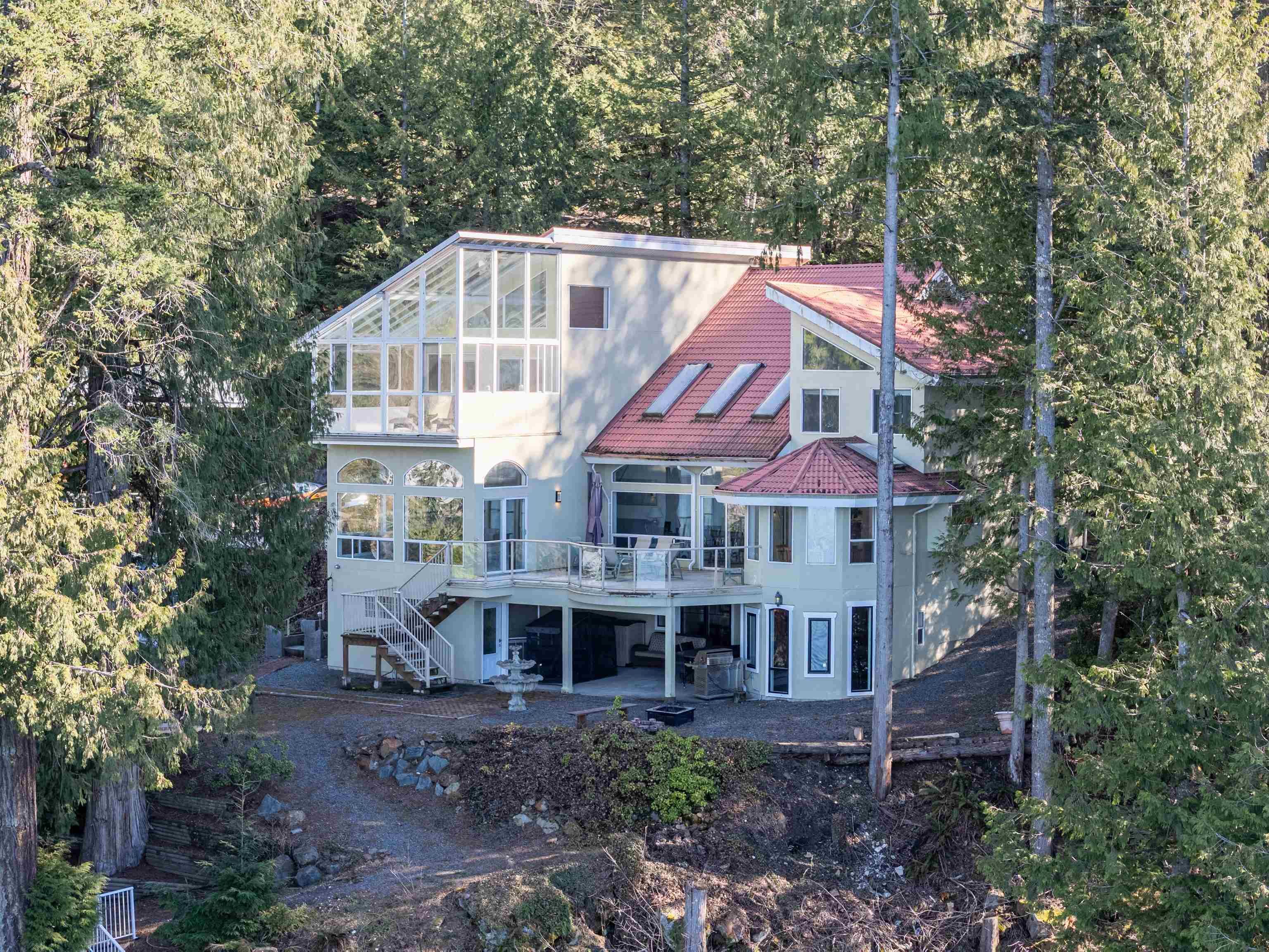New property listed in Harrison Lake, Harrison Lake